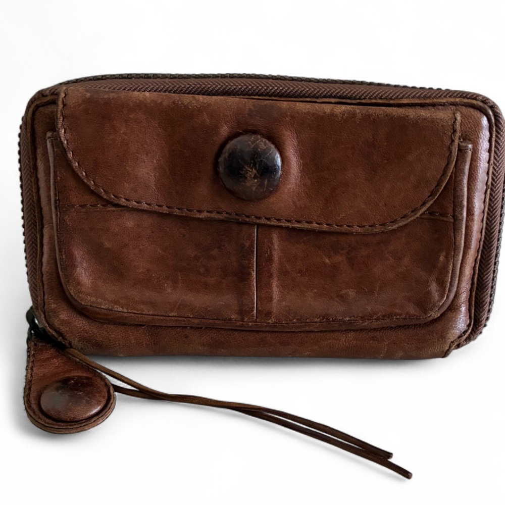 Linea Pelle Oversized Distressed Pouch Zip Wallet Great Condition